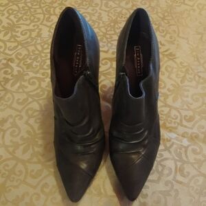 5th Avenue shoes size 10